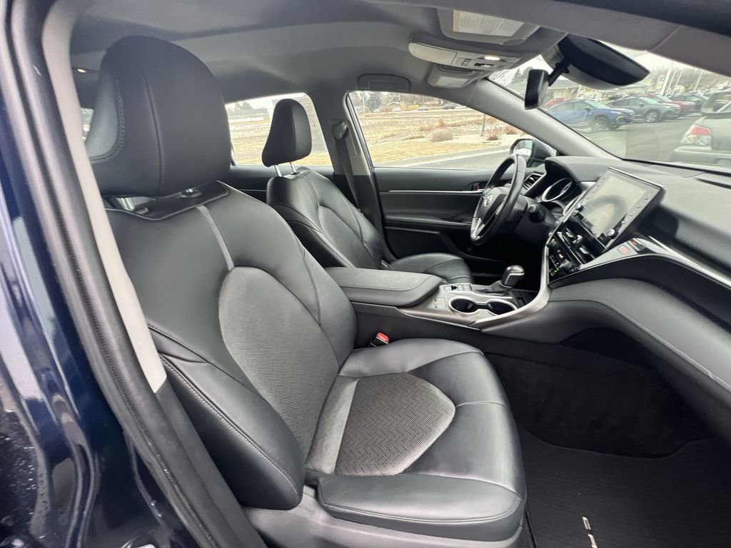 Used 2022 Toyota Camry XLE image 26