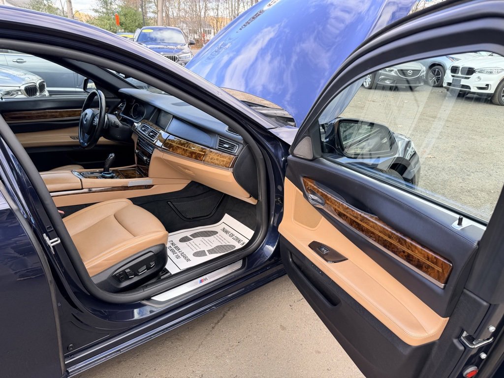 Used 2014 BMW 750Li xDrive image 24