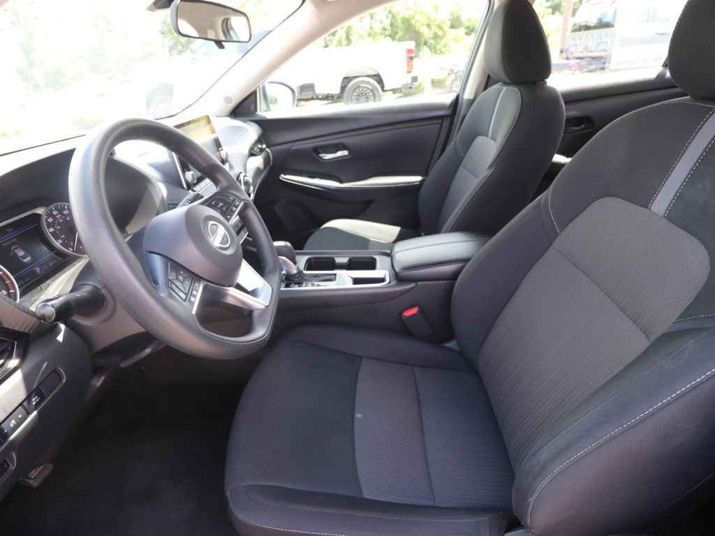Used 2024 Nissan Sentra SV FWD image 2