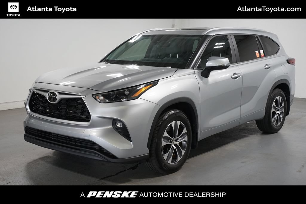 Certified 2024 Toyota Highlander XLE FWD image 1