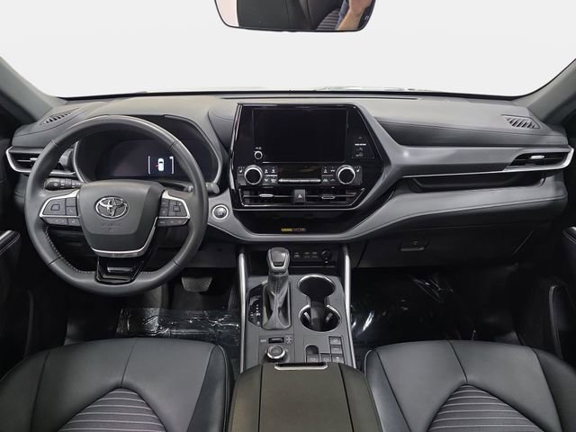 Certified 2025 Toyota Highlander XSE AWD/4WD image 9