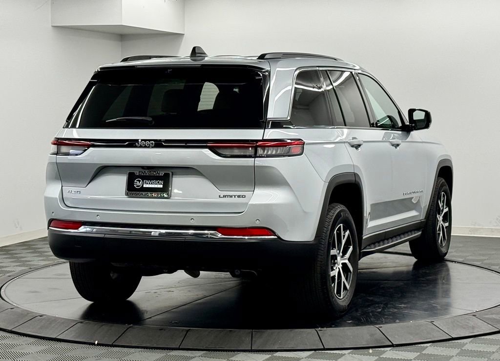 Used 2023 Jeep Grand Cherokee Limited w/ Luxury Tech Group II image 8