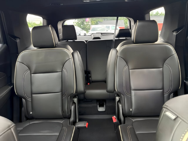 Used 2023 Chevrolet Traverse Premier AWD/4WD image 18