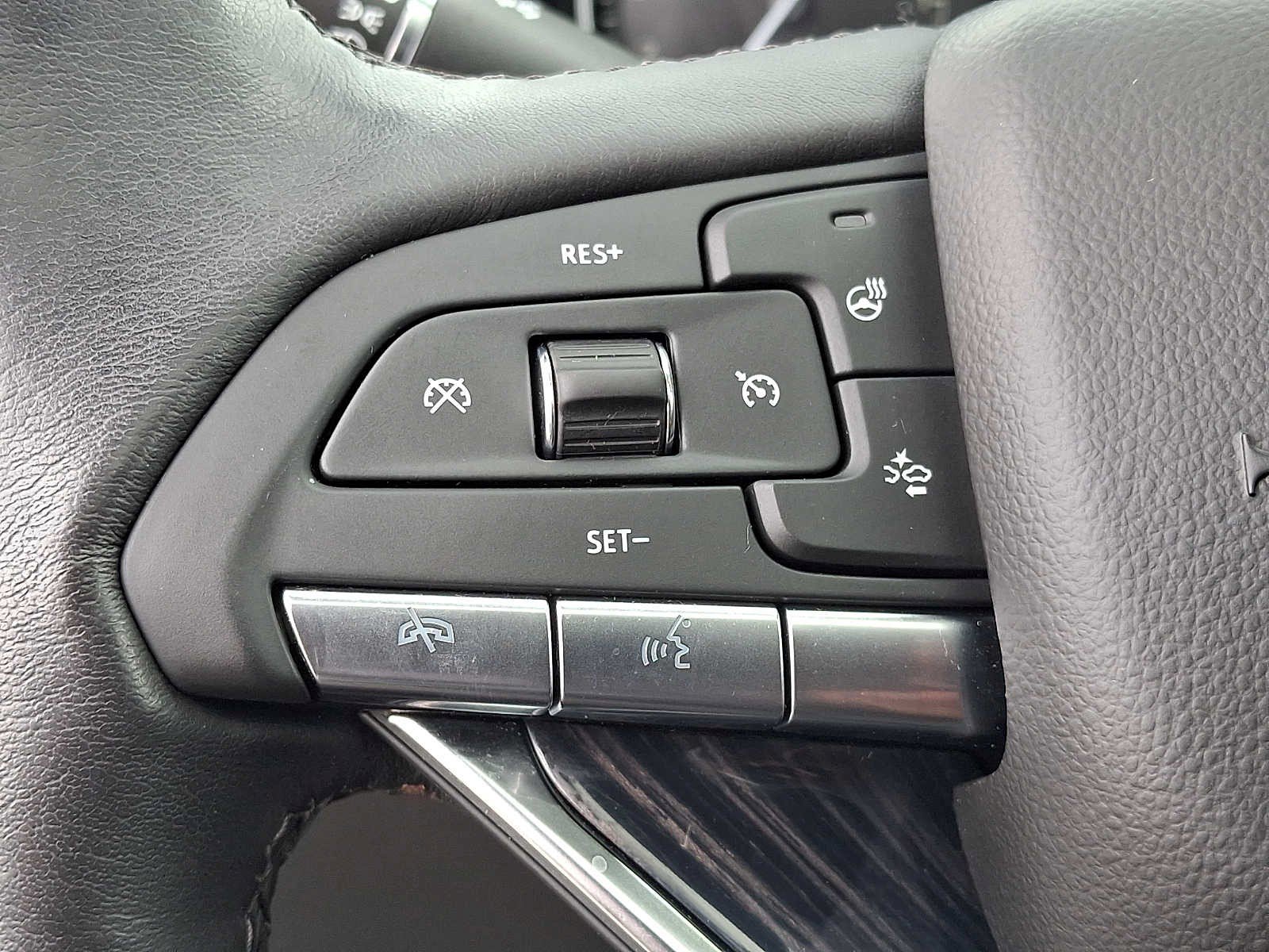 Certified 2024 Cadillac XT6 Premium Luxury w/ LPO, Floor Liner Package AWD/4WD image 15