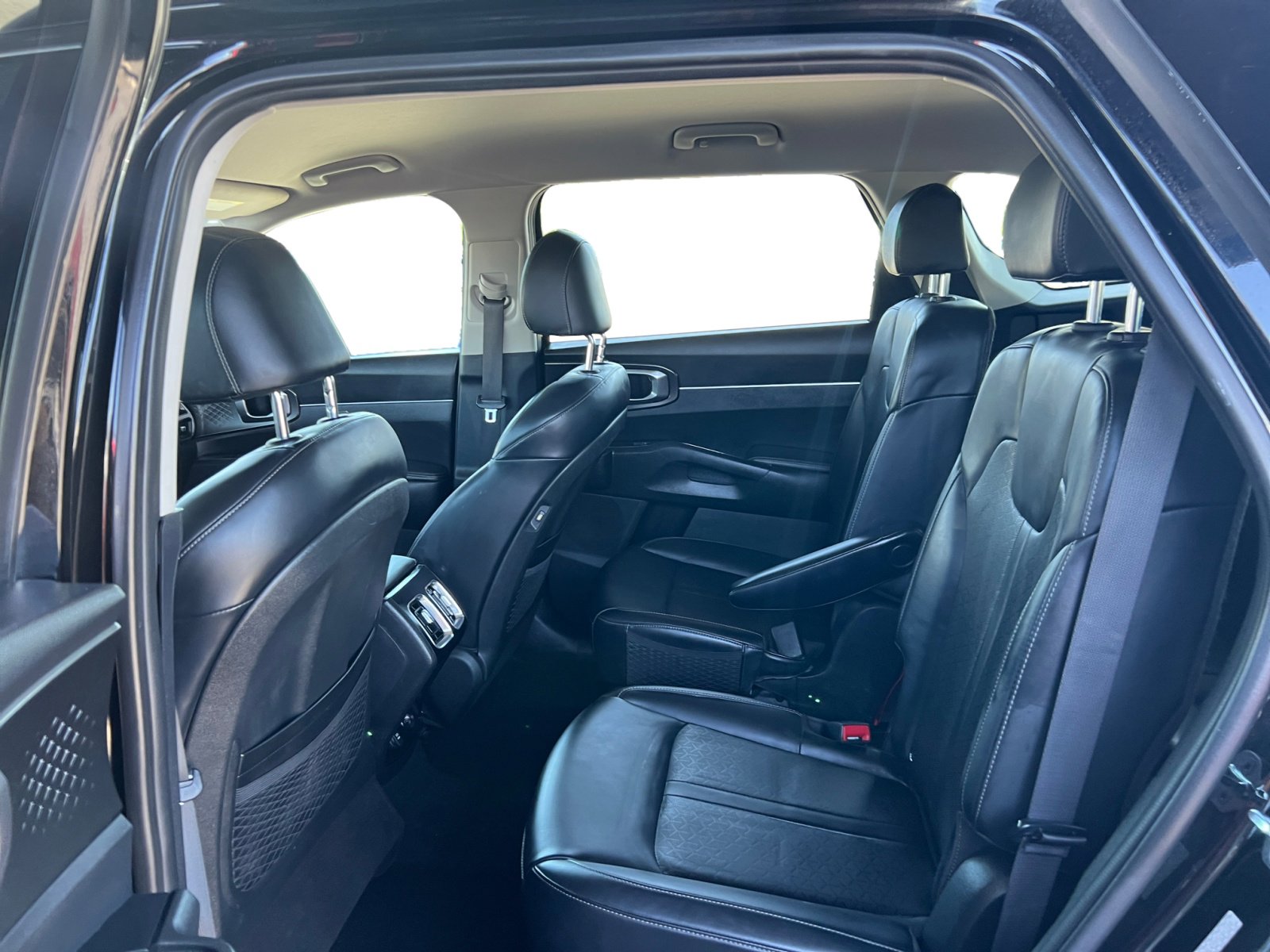 Used 2022 Kia Sorento S image 11