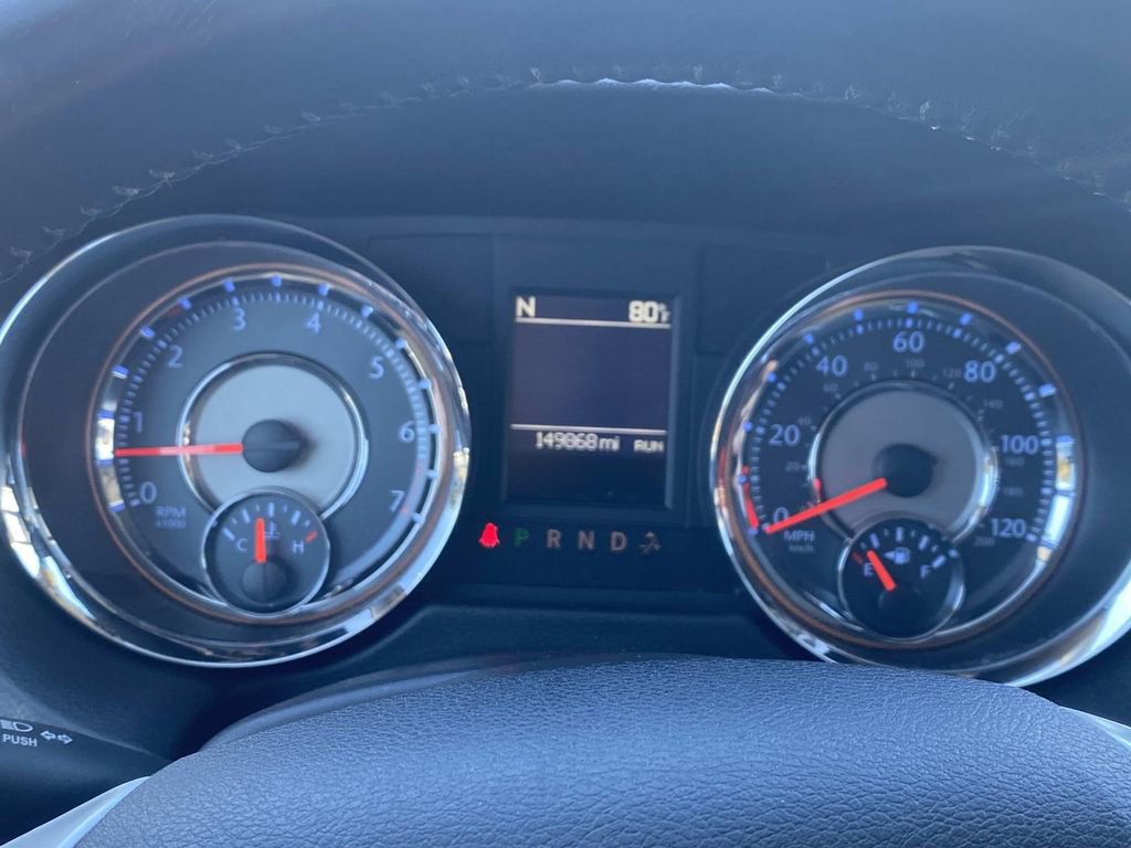 Used 2014 Chrysler Town & Country Touring image 30