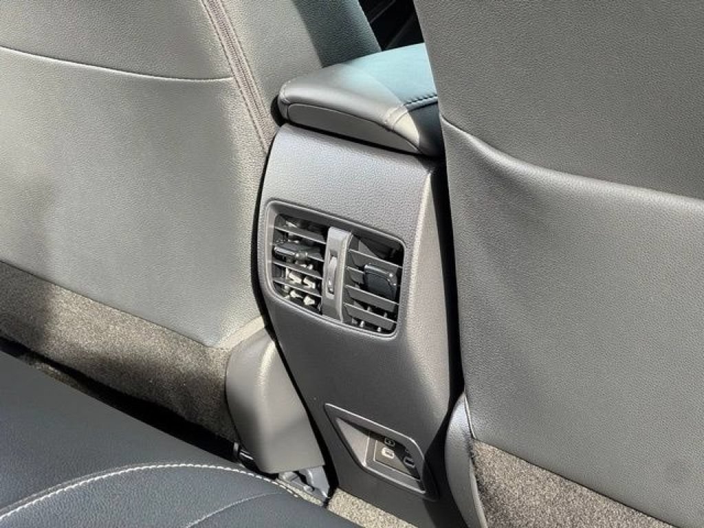 Used 2025 Toyota Corolla Cross XLE w/ Convenience Package FWD image 26