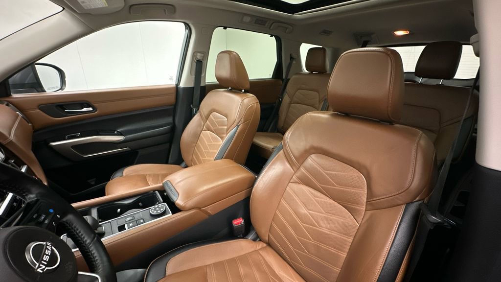 Certified 2022 Nissan Pathfinder Platinum w/ Cargo Package AWD/4WD image 9