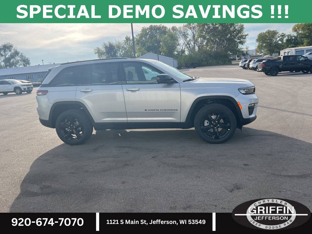 New 2025 Jeep Grand Cherokee Limited w/ Luxury Tech Group II image 10