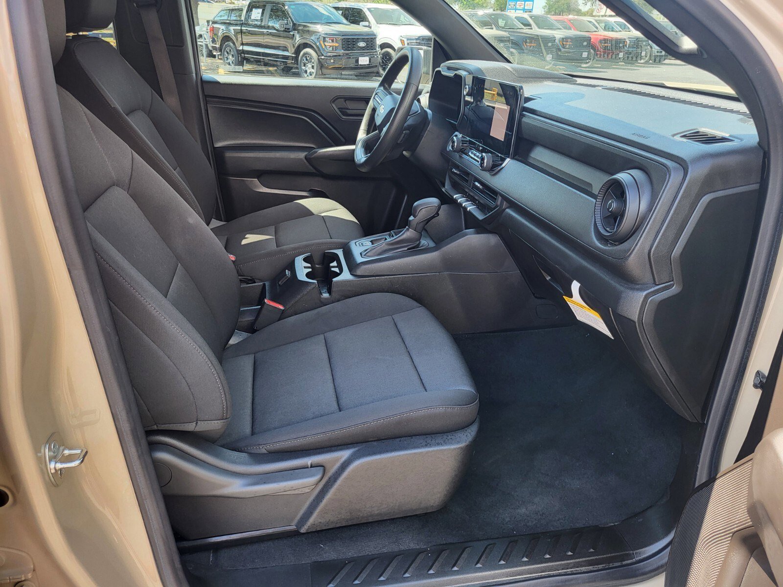 Used 2024 Chevrolet Colorado W/T image 12