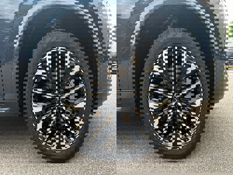 New 2025 Volvo XC90 T8 Plus image 7