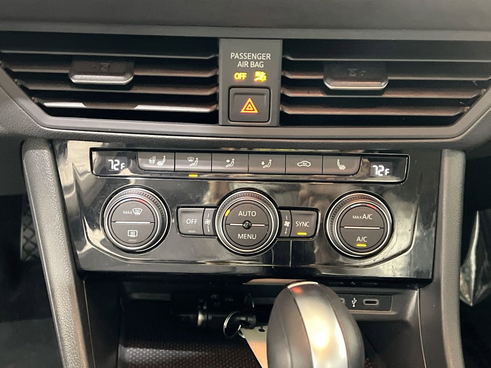 Used 2021 Volkswagen Jetta SE w/ SE Cold Weather Package image 19