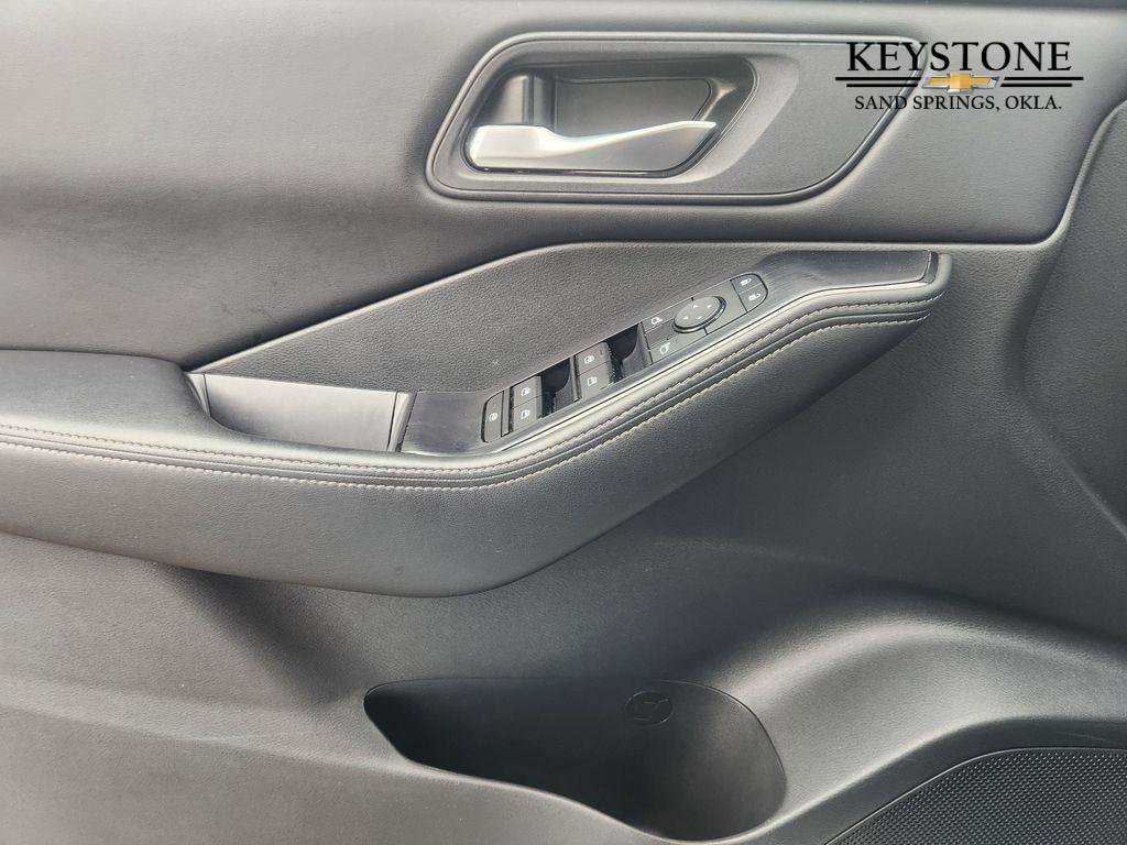 Used 2024 Nissan Rogue SV image 23