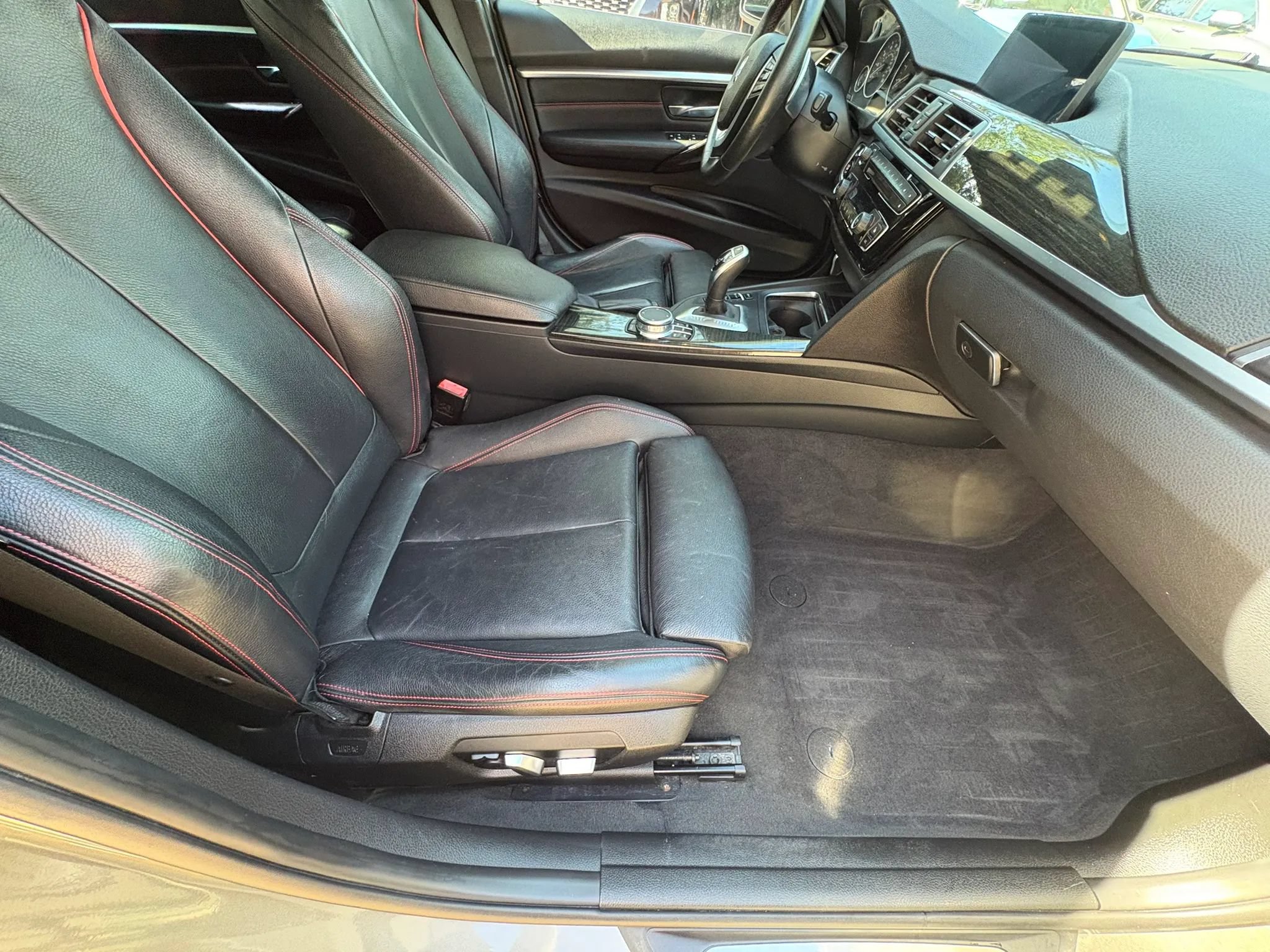 Used 2017 BMW 330i xDrive Sedan AWD/4WD image 9