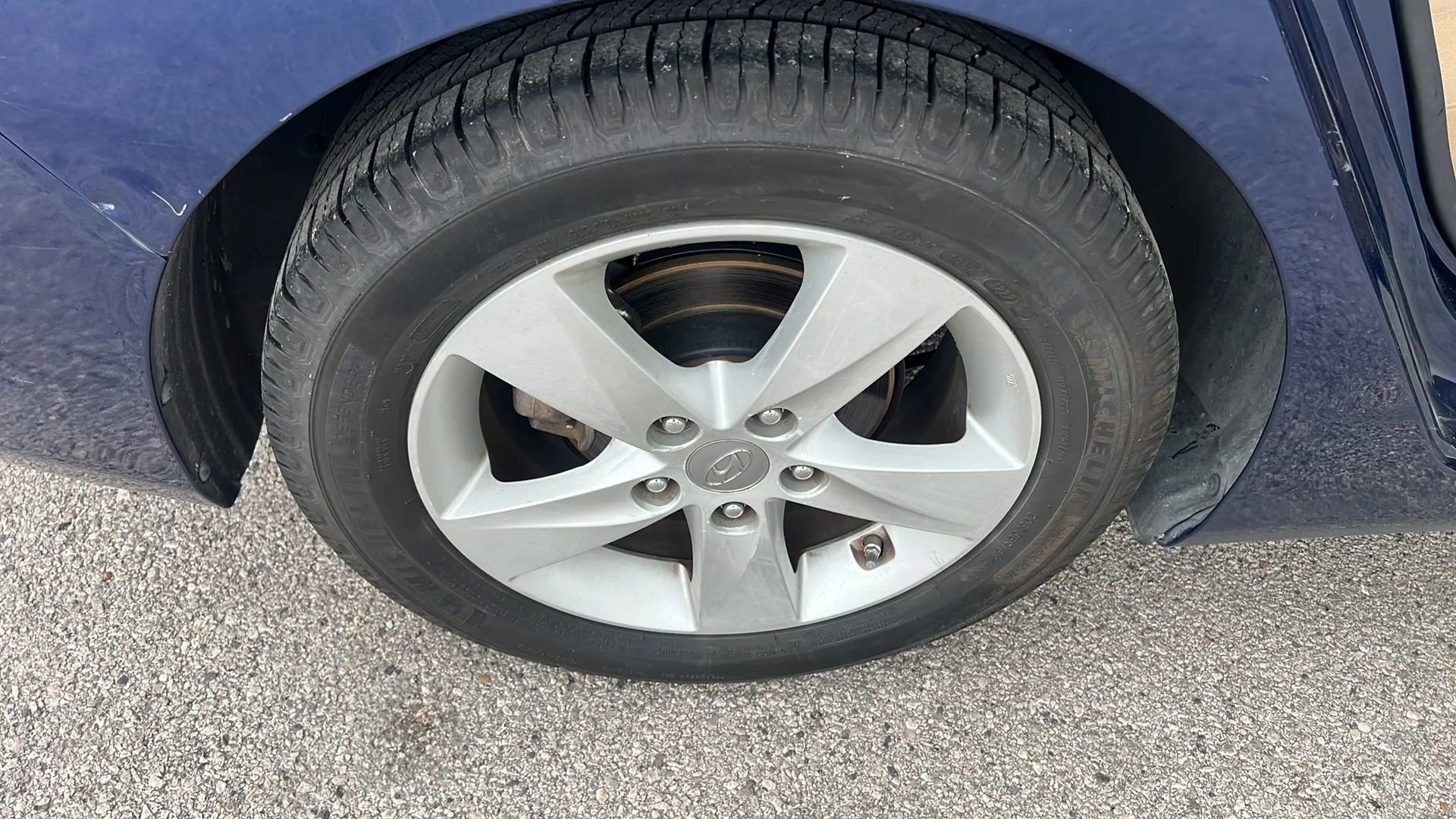 Used 2013 Hyundai Elantra GLS w/ Preferred Pkg FWD image 30