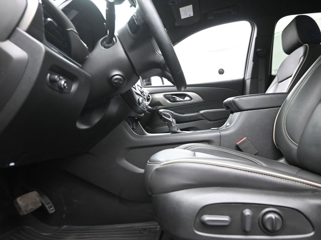 Used 2023 Chevrolet Traverse Premier image 18