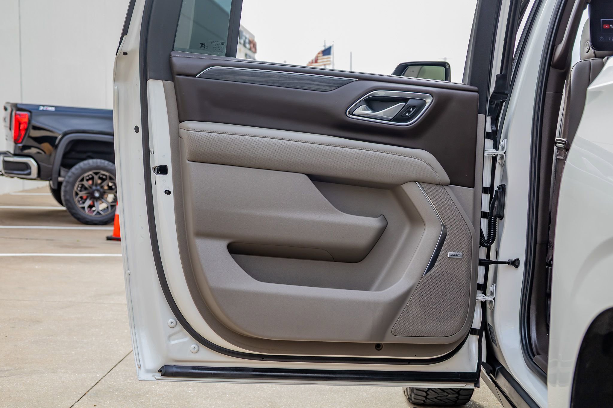 Used 2022 GMC Yukon XL SLT w/ SLT Luxury Package AWD/4WD image 36