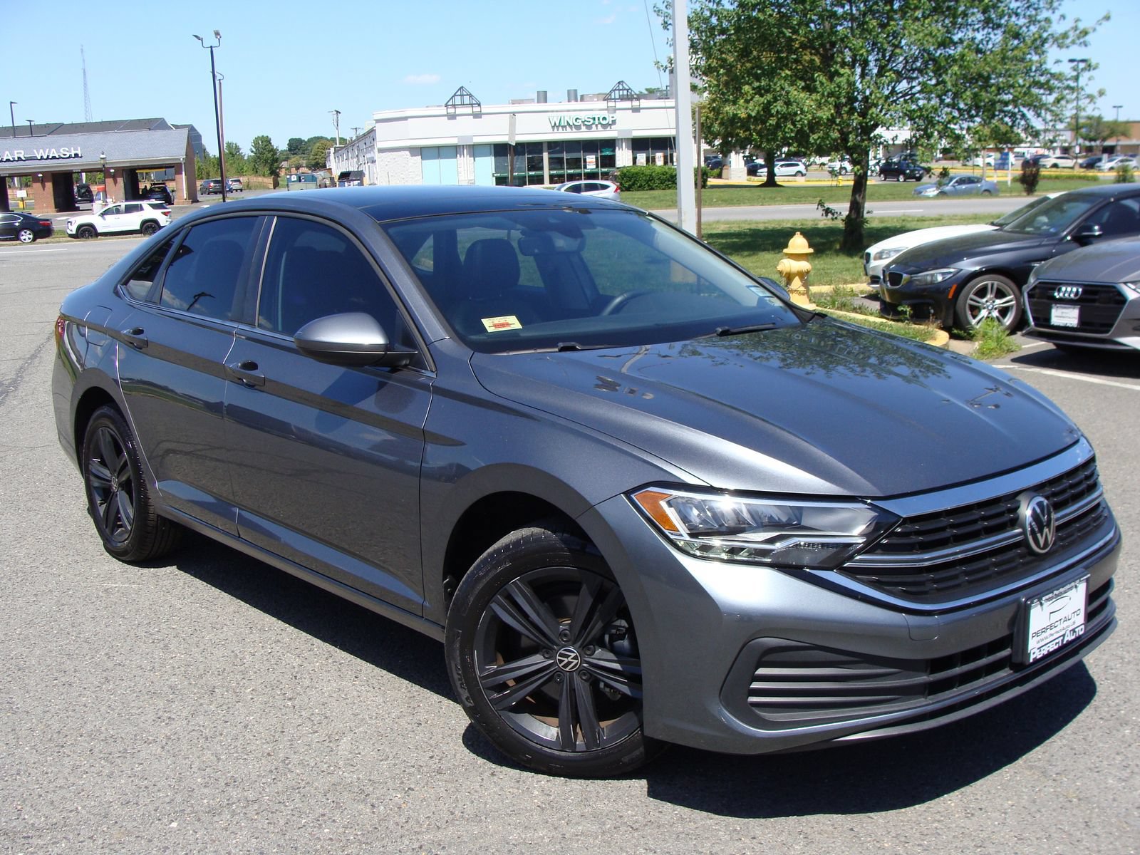 Used 2022 Volkswagen Jetta SE FWD image 1