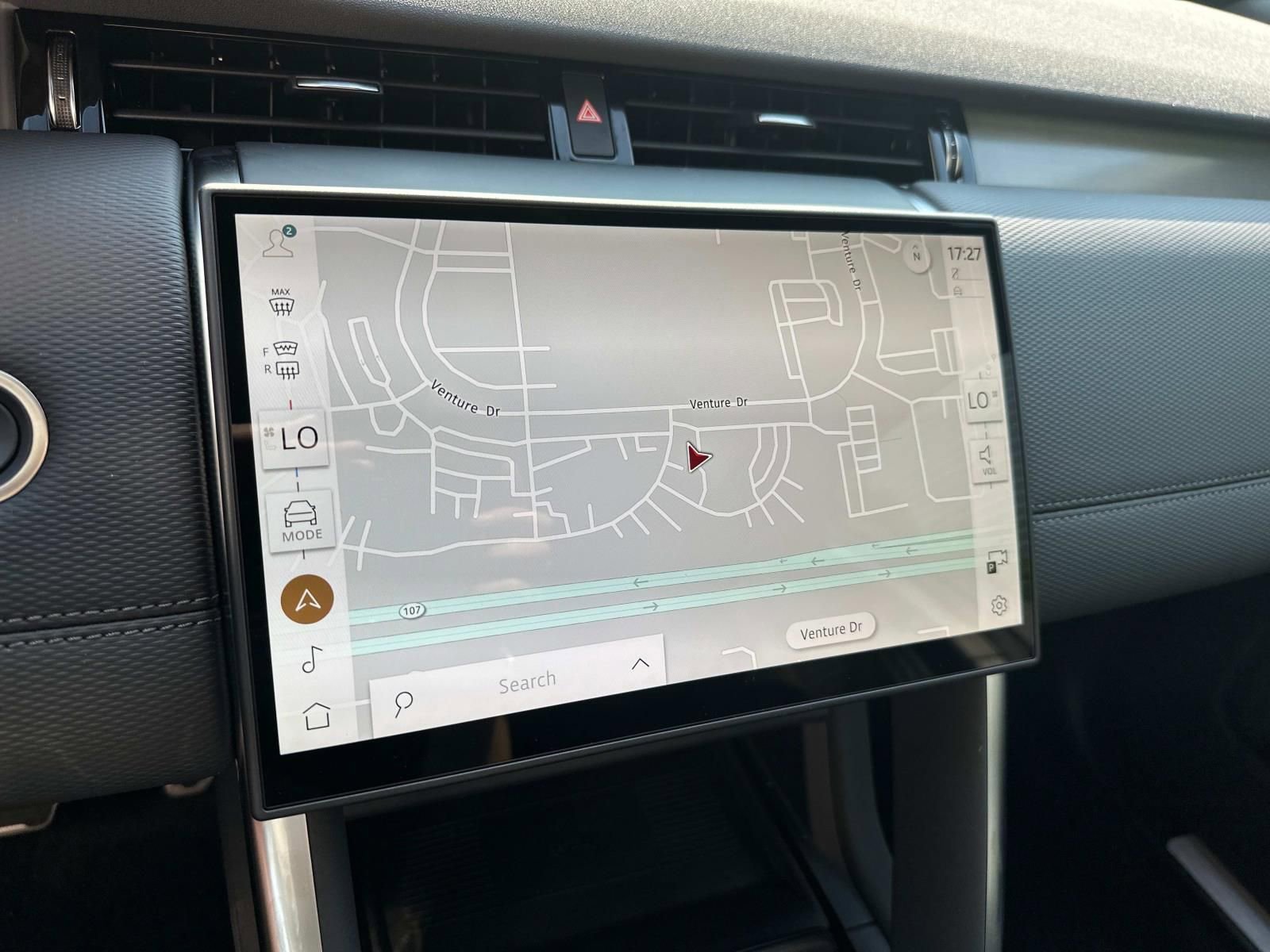 New 2025 Land Rover Discovery Sport Dynamic SE image 15