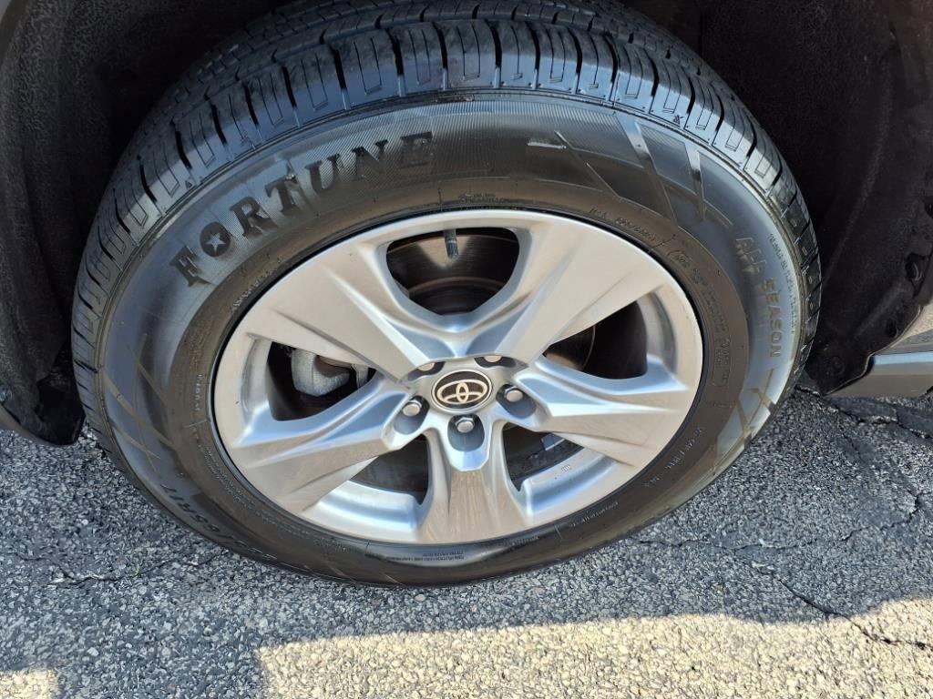 Used 2022 Toyota RAV4 XLE image 8