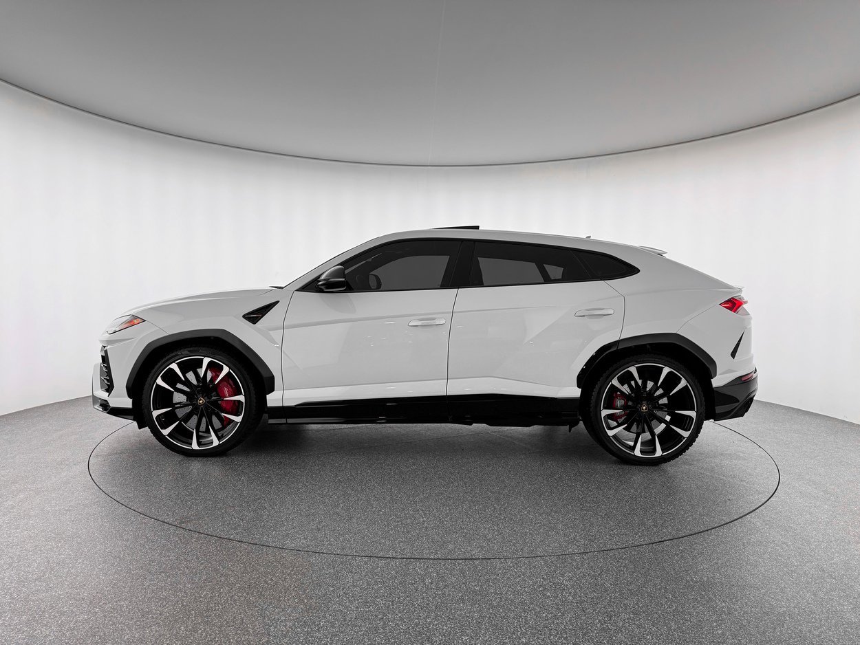 Used 2021 Lamborghini Urus image 2