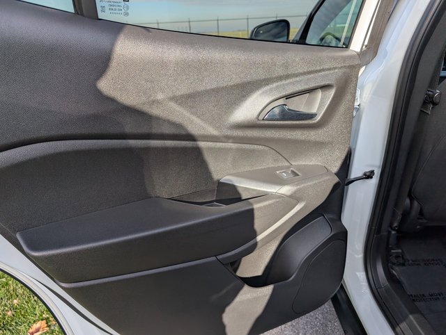 Used 2024 Chevrolet Trax RS w/ Sunroof Package image 10