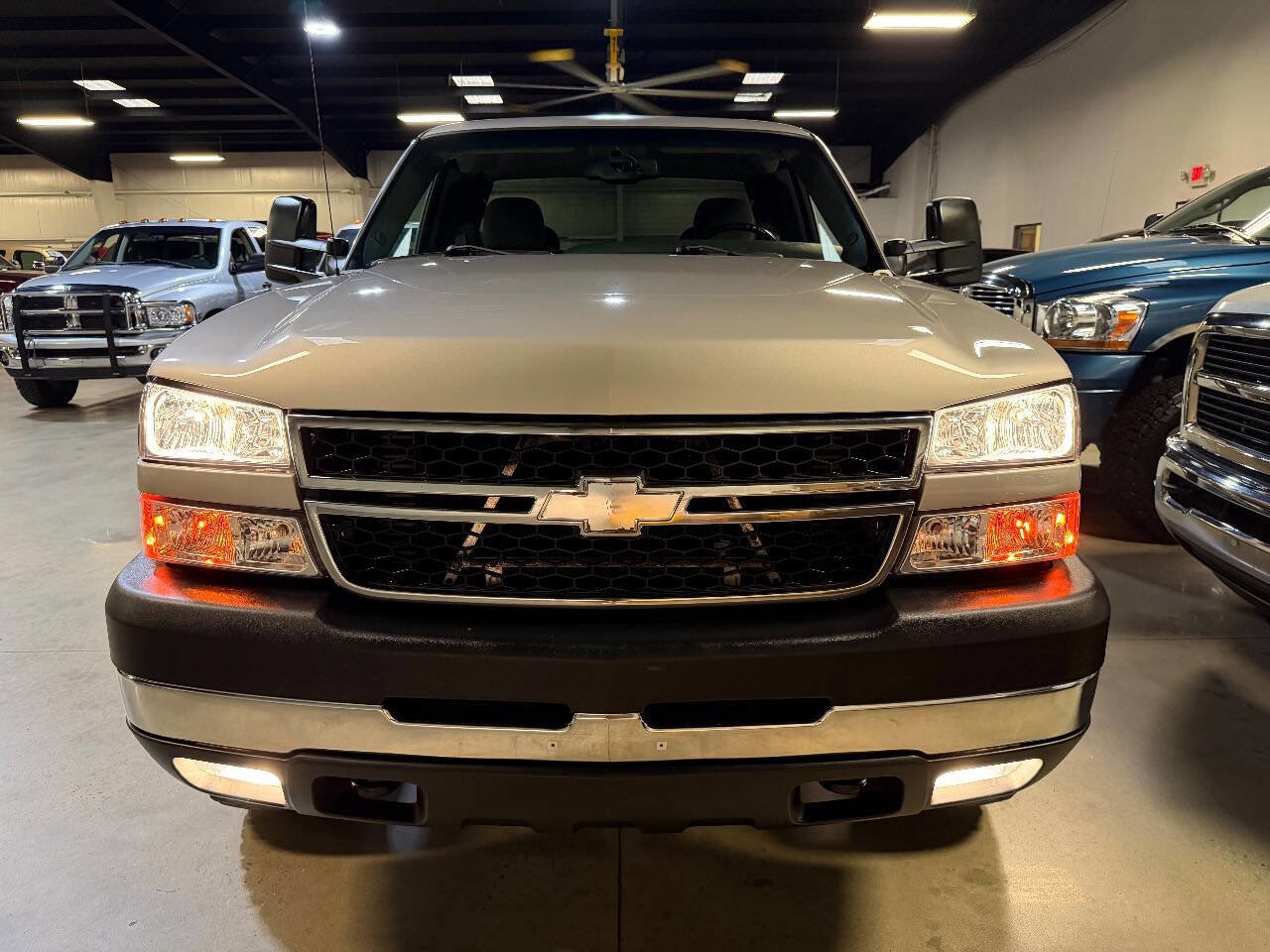 Used 2006 Chevrolet Silverado 3500 LT w/ Heavy-Duty Power Package AWD/4WD image 13