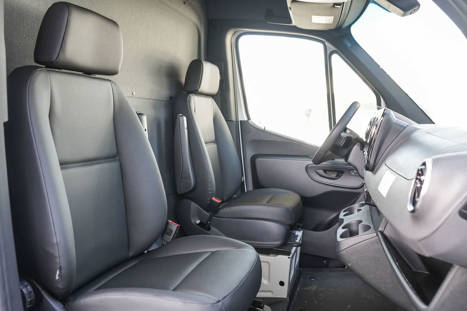 New 2025 Mercedes-Benz eSprinter 170 Cargo image 18