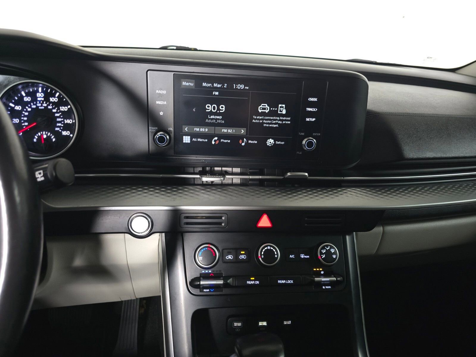 Used 2023 Kia Carnival LX image 27