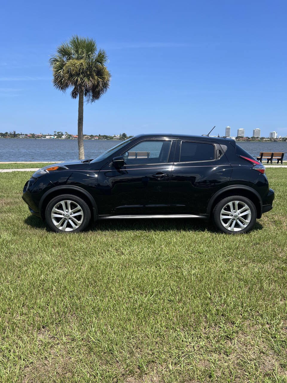 Used 2016 Nissan Juke SV w/ Technology Package FWD image 2