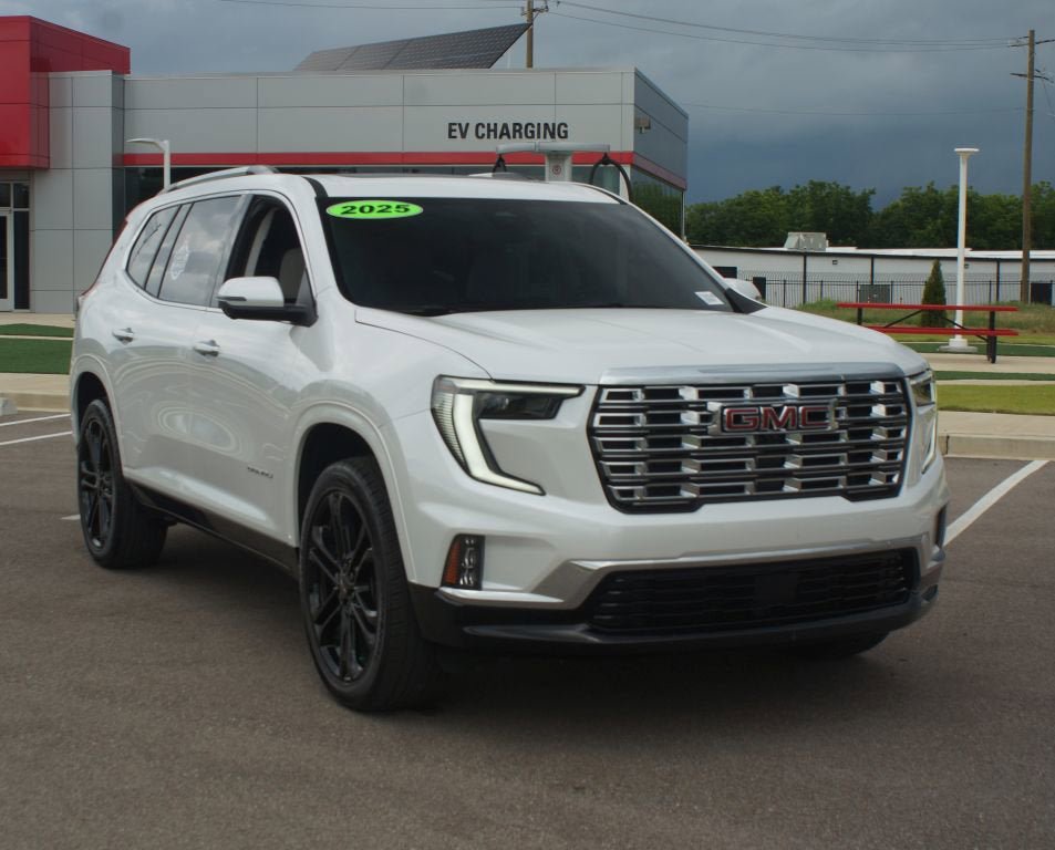 Used 2025 GMC Acadia Denali w/ LPO, Floor Liner Package FWD image 2
