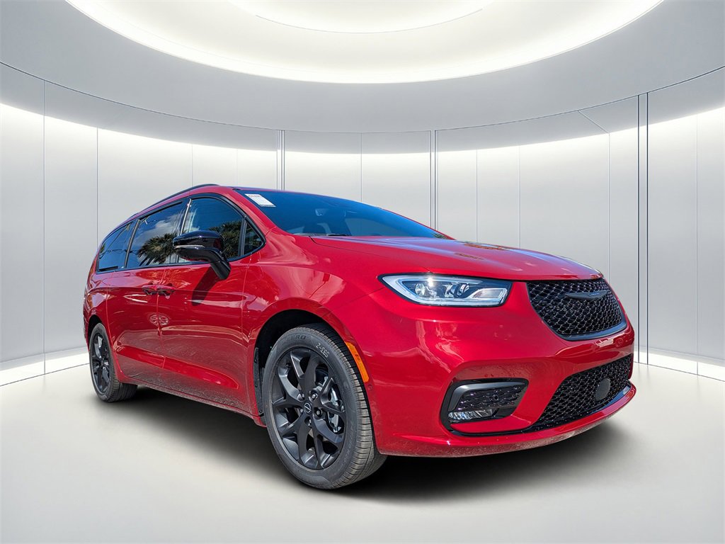 New 2026 Chrysler Pacifica Limited w/ Uconnect Theater Family Group image 2