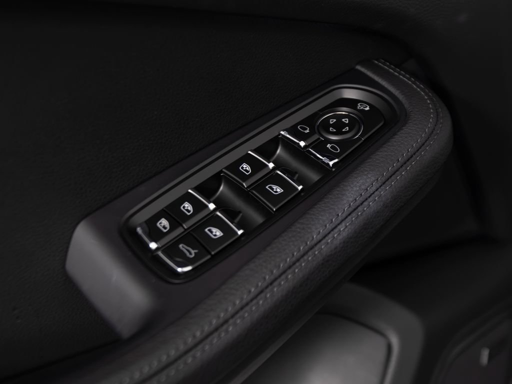 Certified 2026 Porsche Macan AWD/4WD image 21