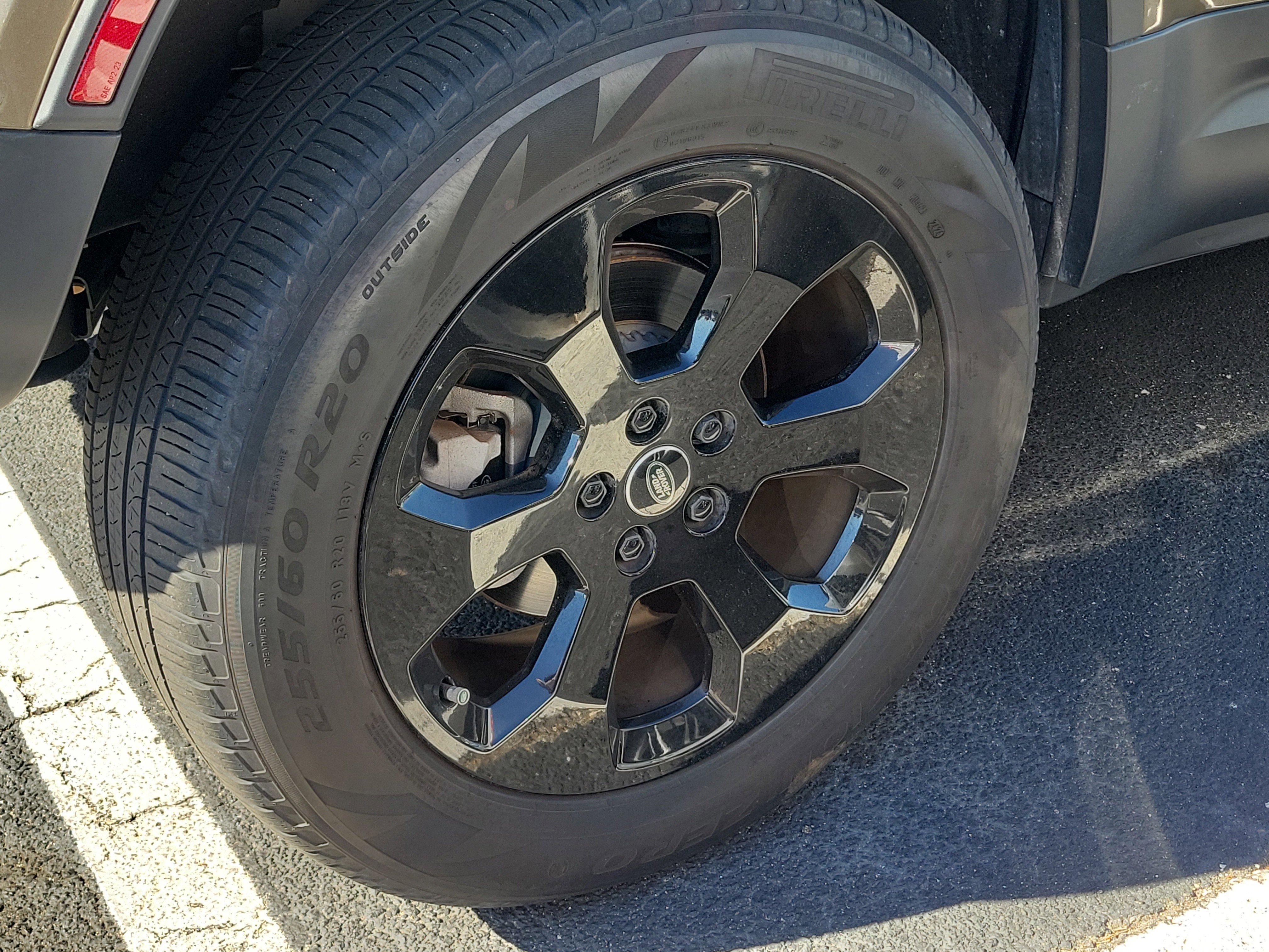 Used 2025 Land Rover Defender 110 S image 10