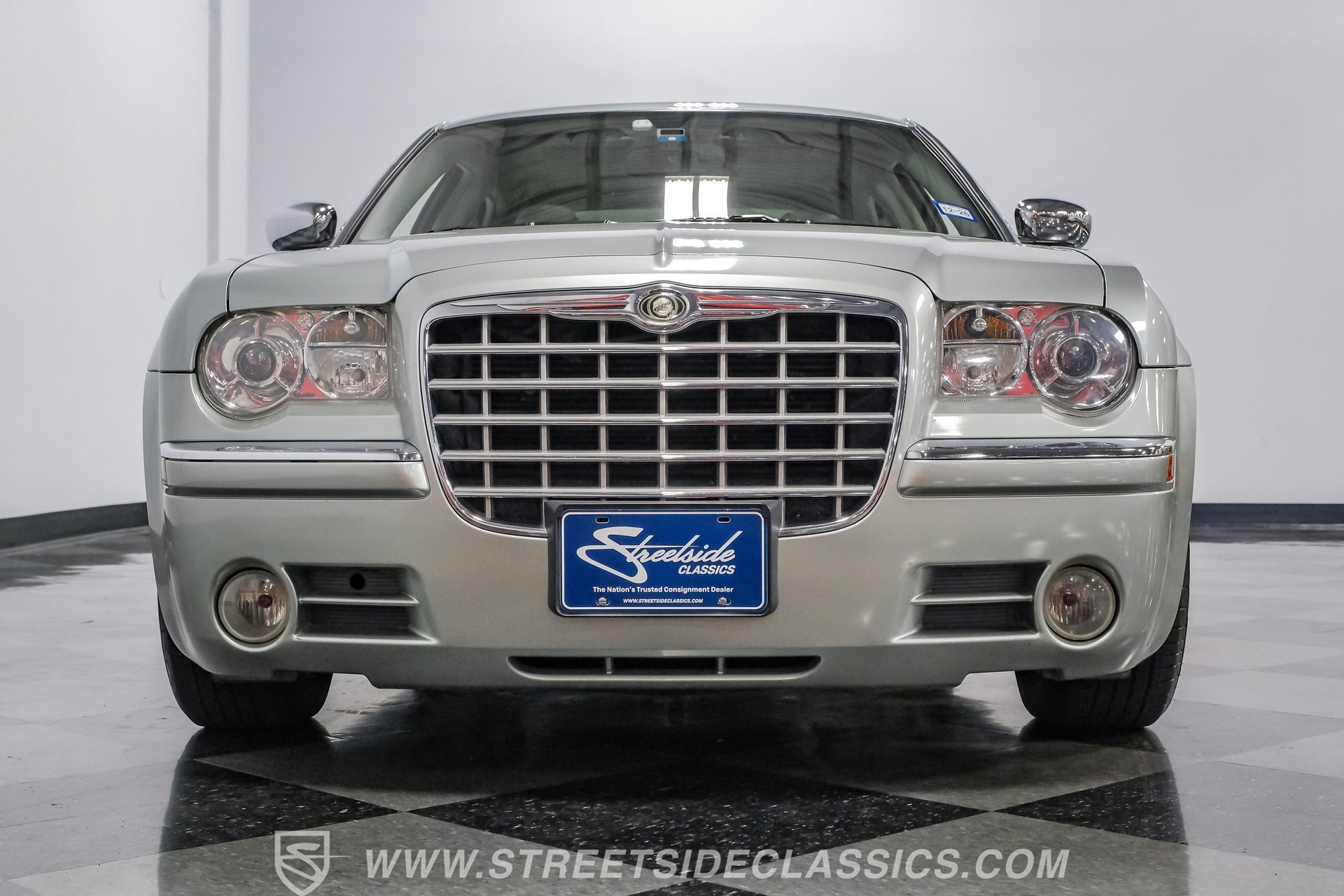 Used 2005 Chrysler 300 C w/ Navigation & Sound Group II RWD image 31