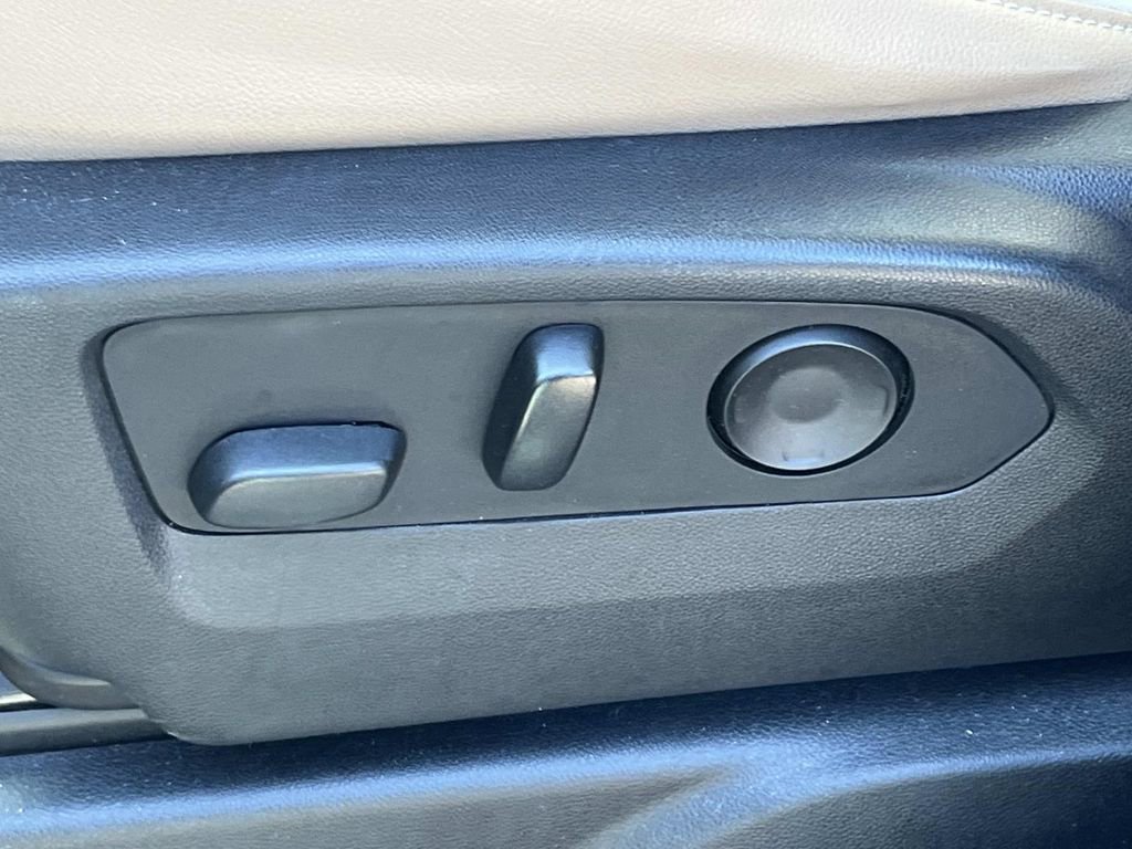 Used 2021 Chevrolet Tahoe Premier w/ Premium Package image 21