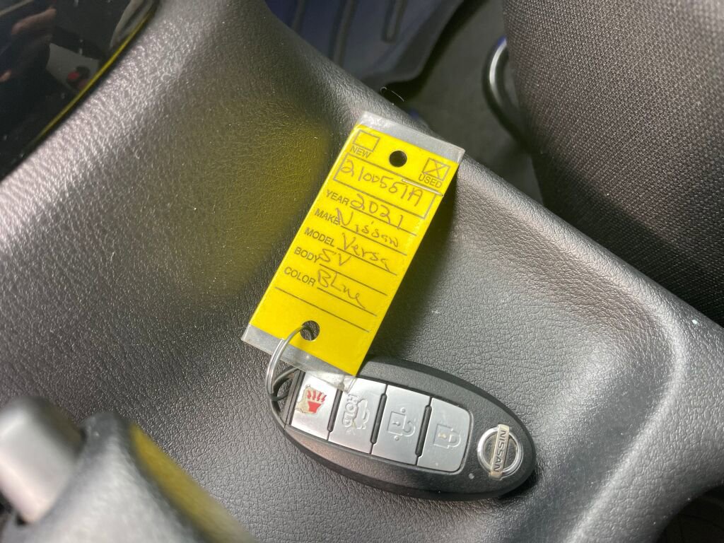 Used 2021 Nissan Versa SV image 4