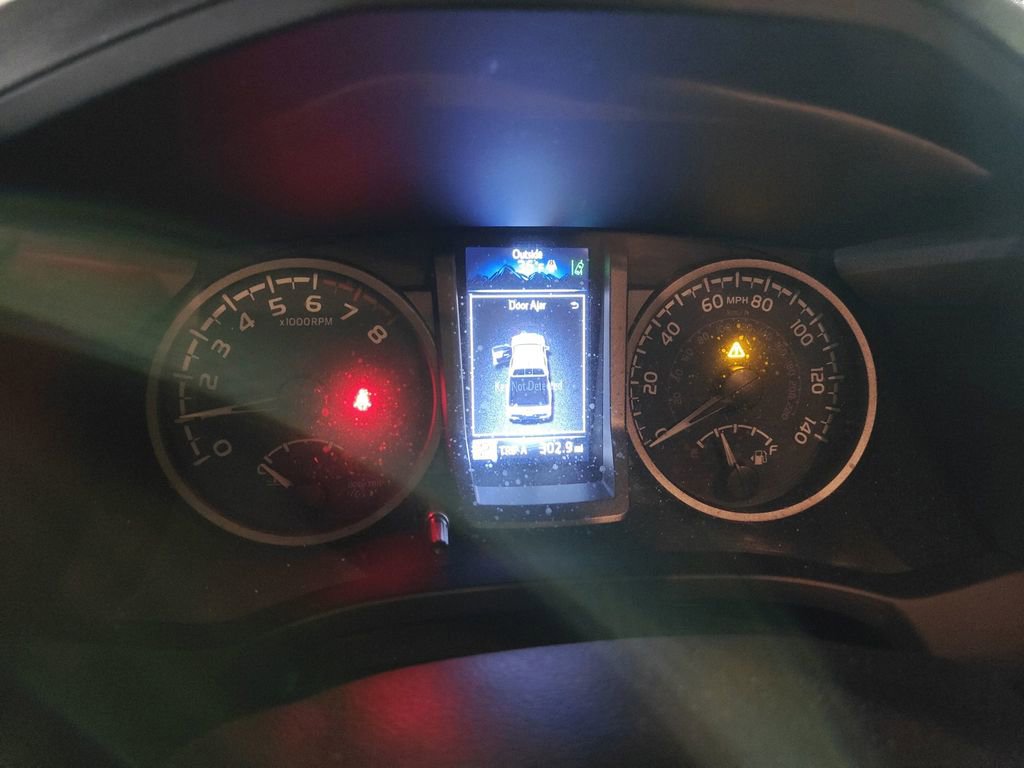 Used 2023 Toyota Tacoma TRD Off-Road image 10