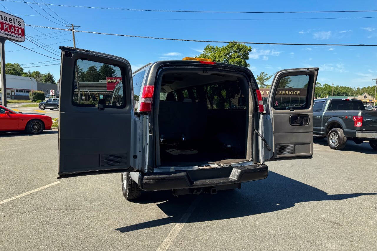 Used 2016 Chevrolet Express 3500 LS RWD image 17