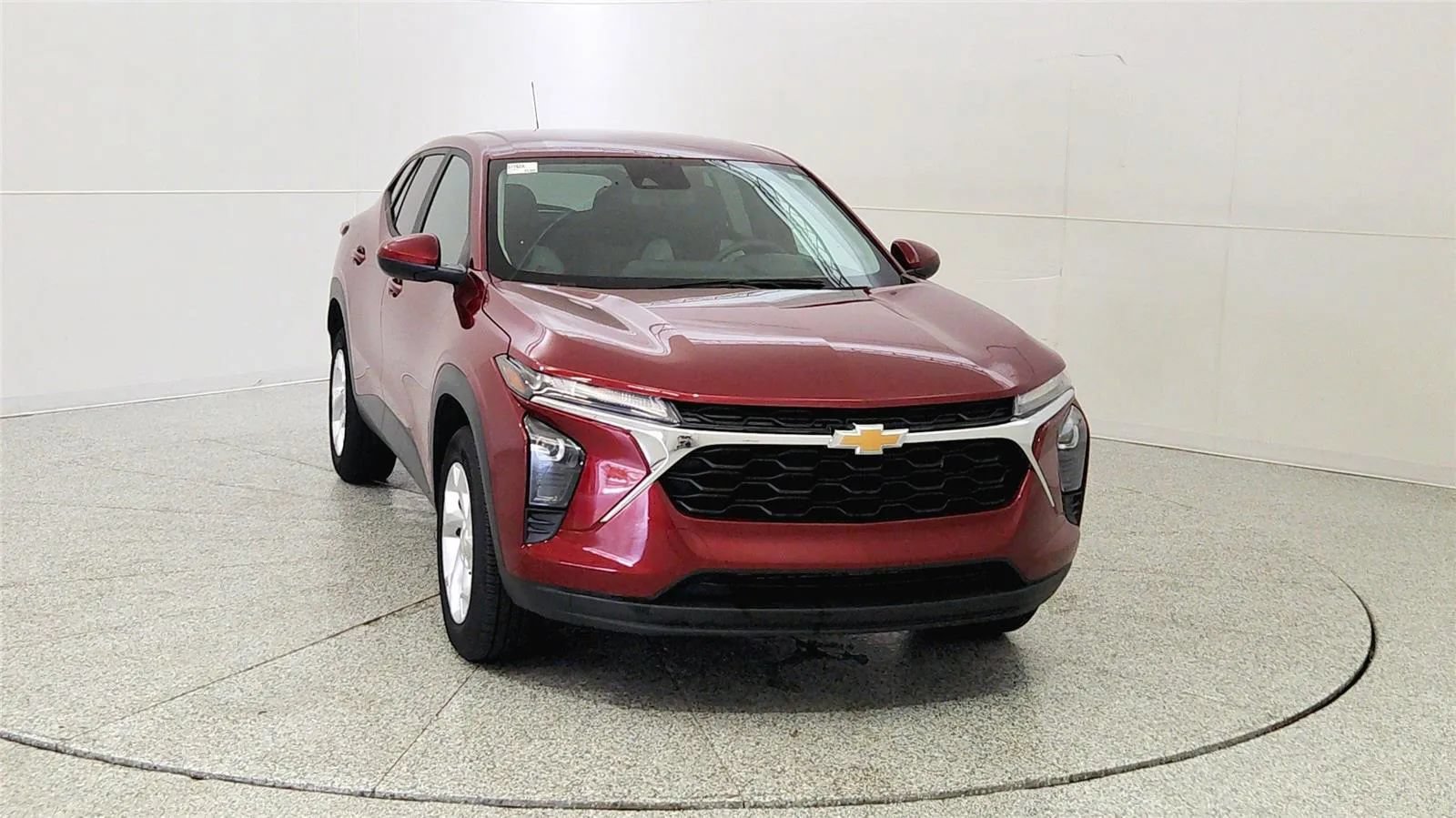 Used 2024 Chevrolet Trax LS w/ LS Convenience Package FWD image 2