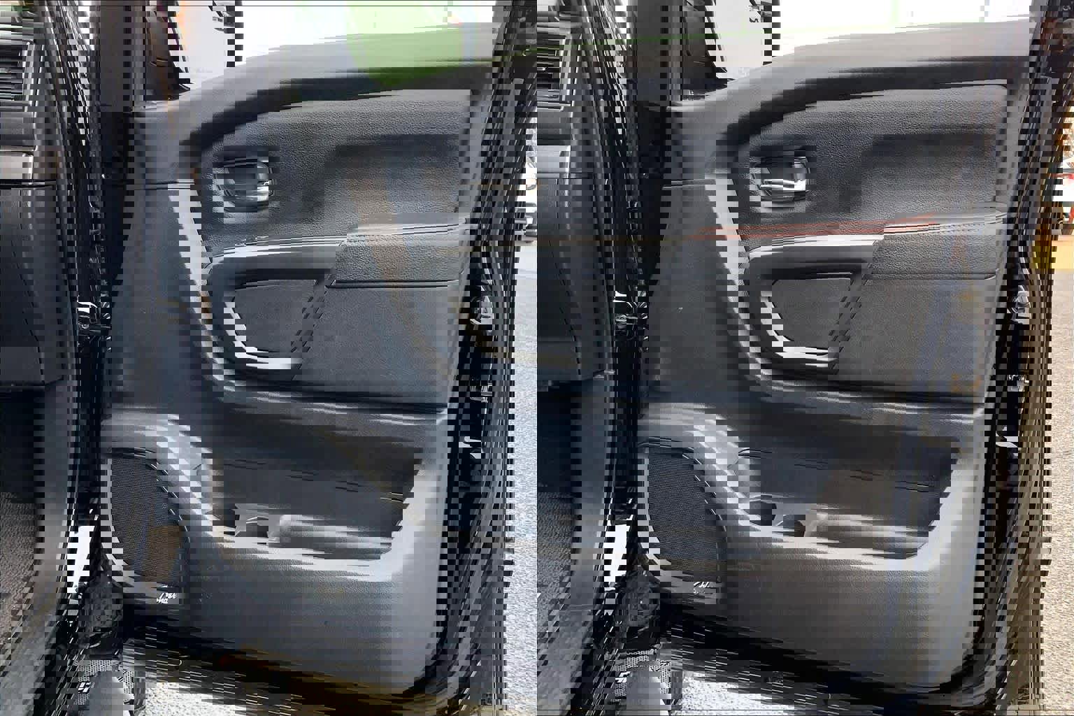 Used 2020 Nissan Titan PRO-4X w/ Pro-4x Convenience Package image 23