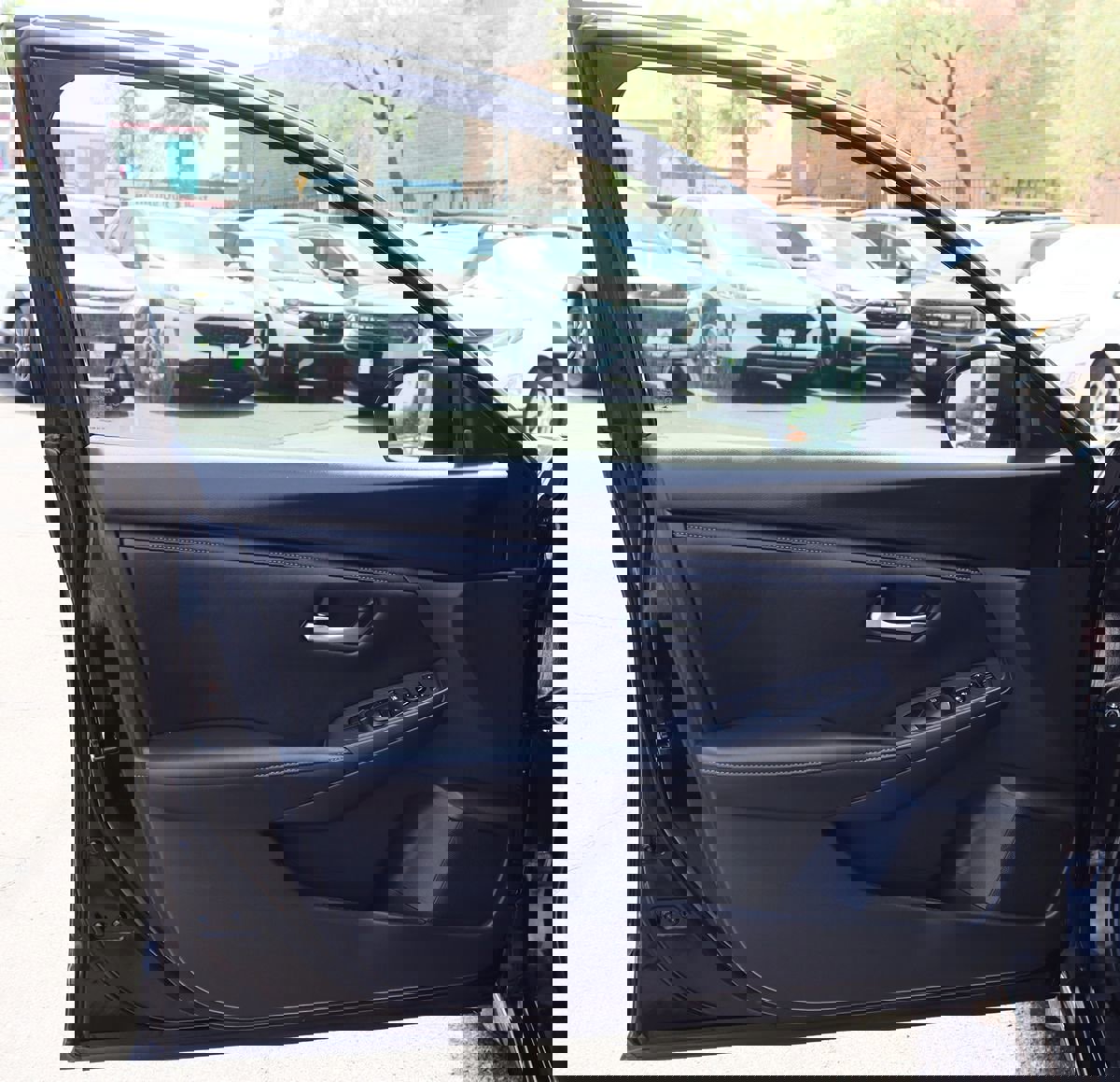 Used 2025 Nissan Sentra SV image 36