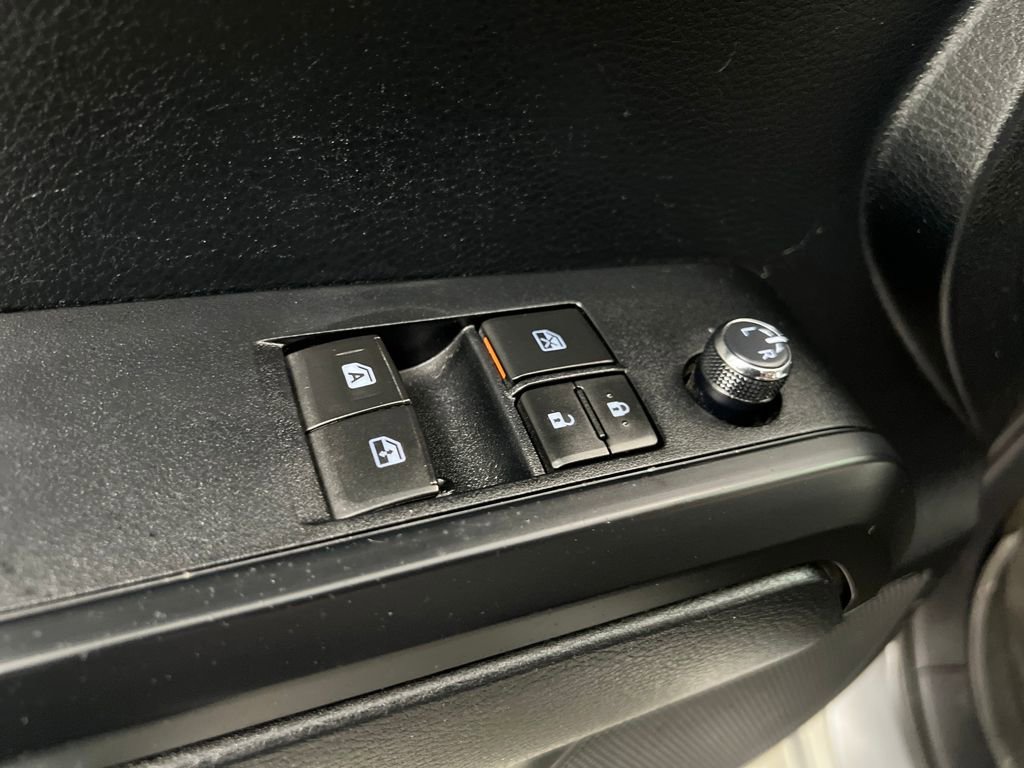 Used 2016 Toyota Tacoma SR image 12