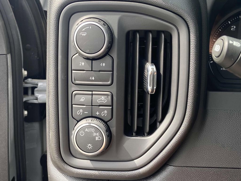 New 2025 Chevrolet Silverado 2500 Custom w/ Custom Value Package image 17