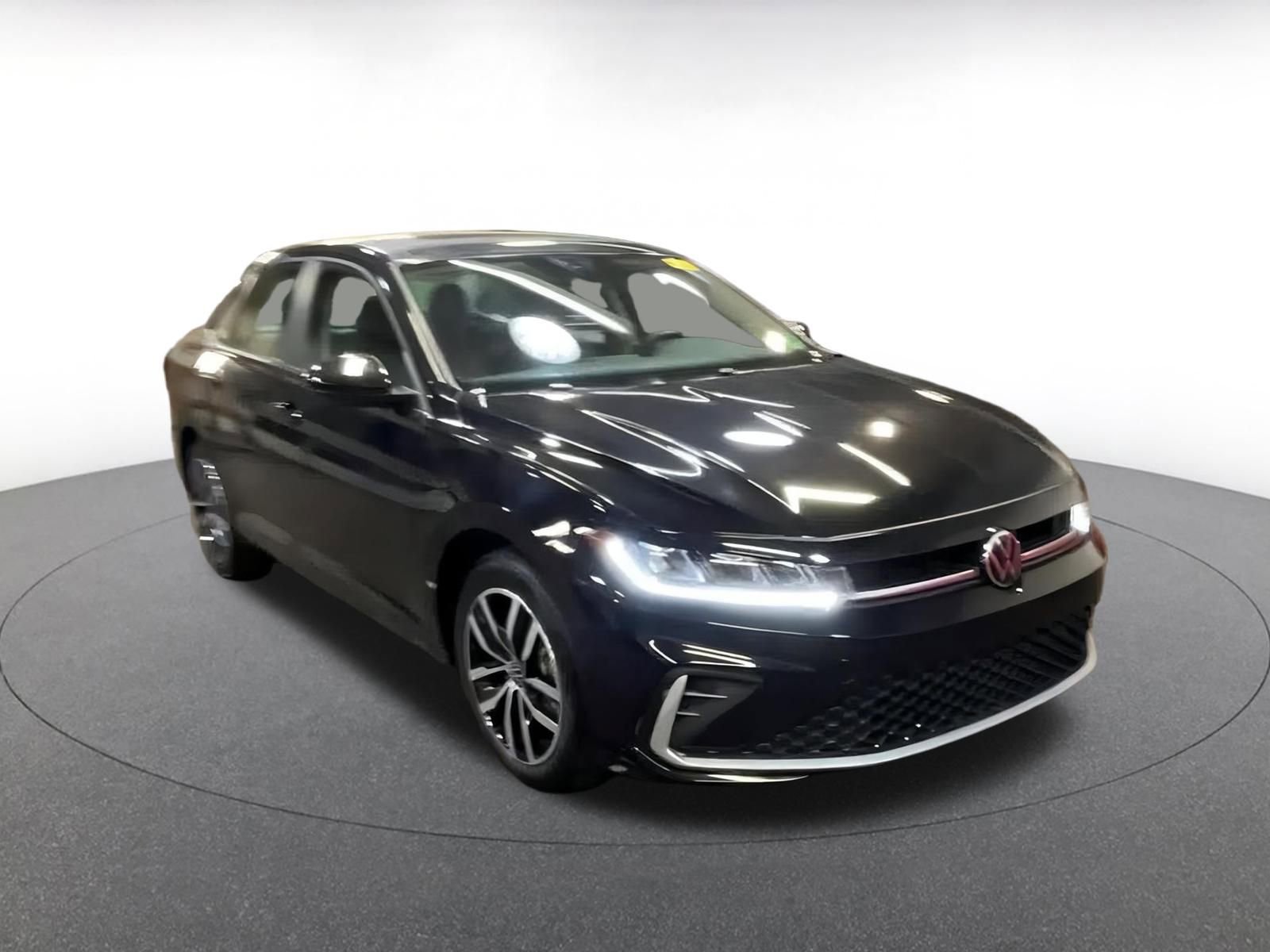 Used 2025 Volkswagen Jetta SE image 3