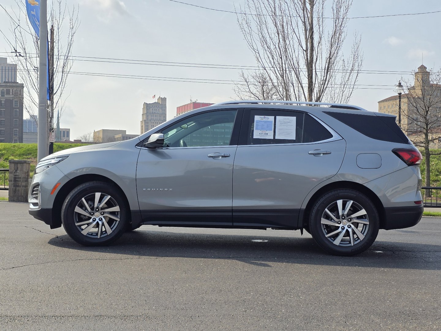 Used 2024 Chevrolet Equinox Premier image 19