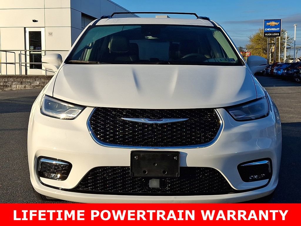 Used 2022 Chrysler Pacifica Touring-L w/ Uconnect Theater Family Group image 2