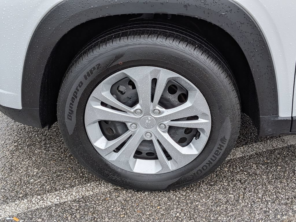 Used 2025 Chevrolet Trax LS FWD image 11