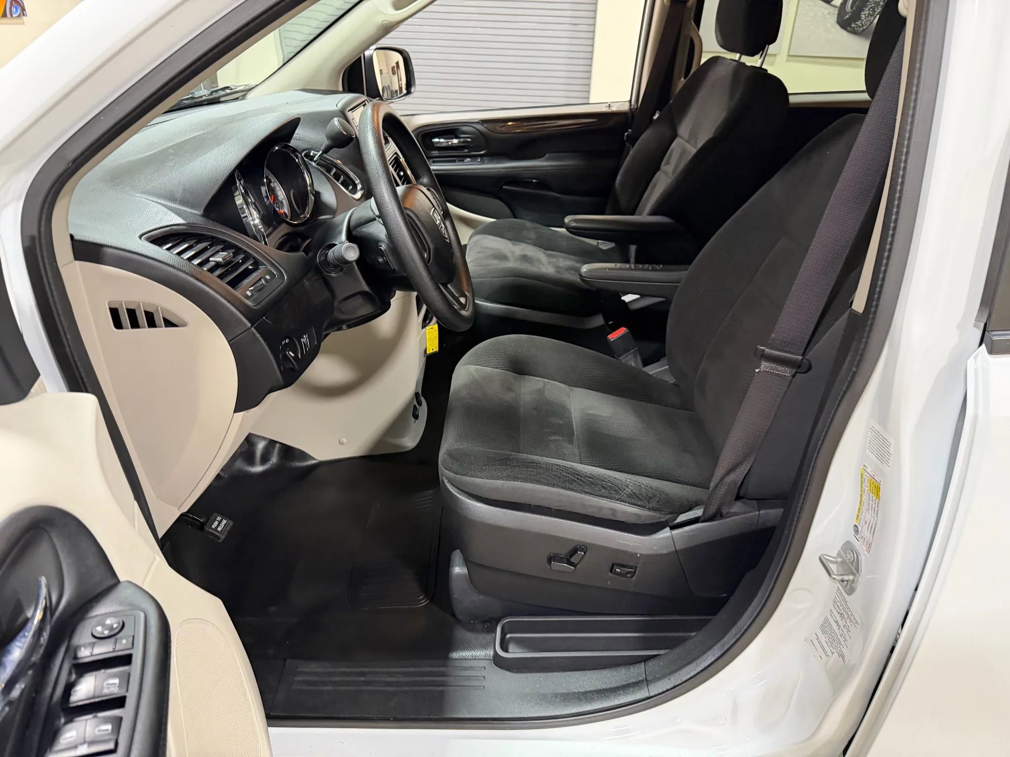 Used 2019 Dodge Grand Caravan SE image 42