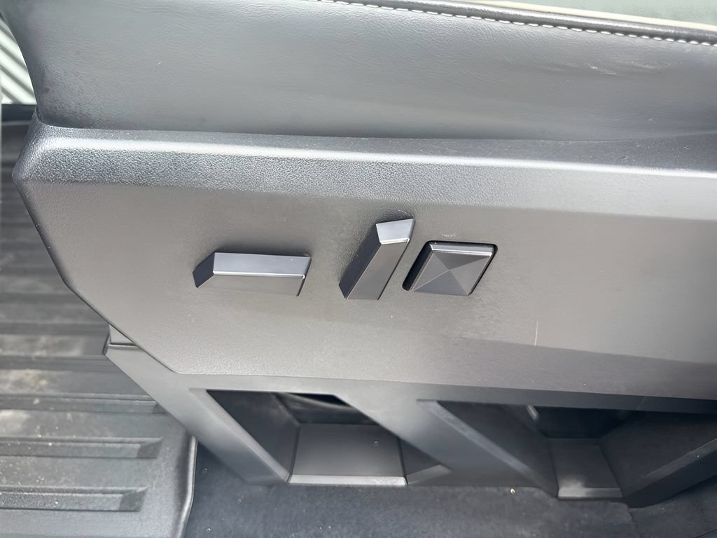 Used 2024 Tesla Cybertruck AWD Crew Cab image 10